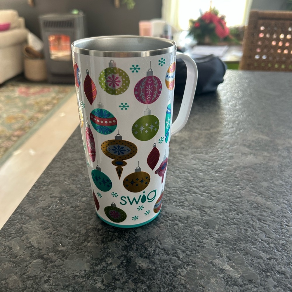22 ounce Holiday Swig Mug